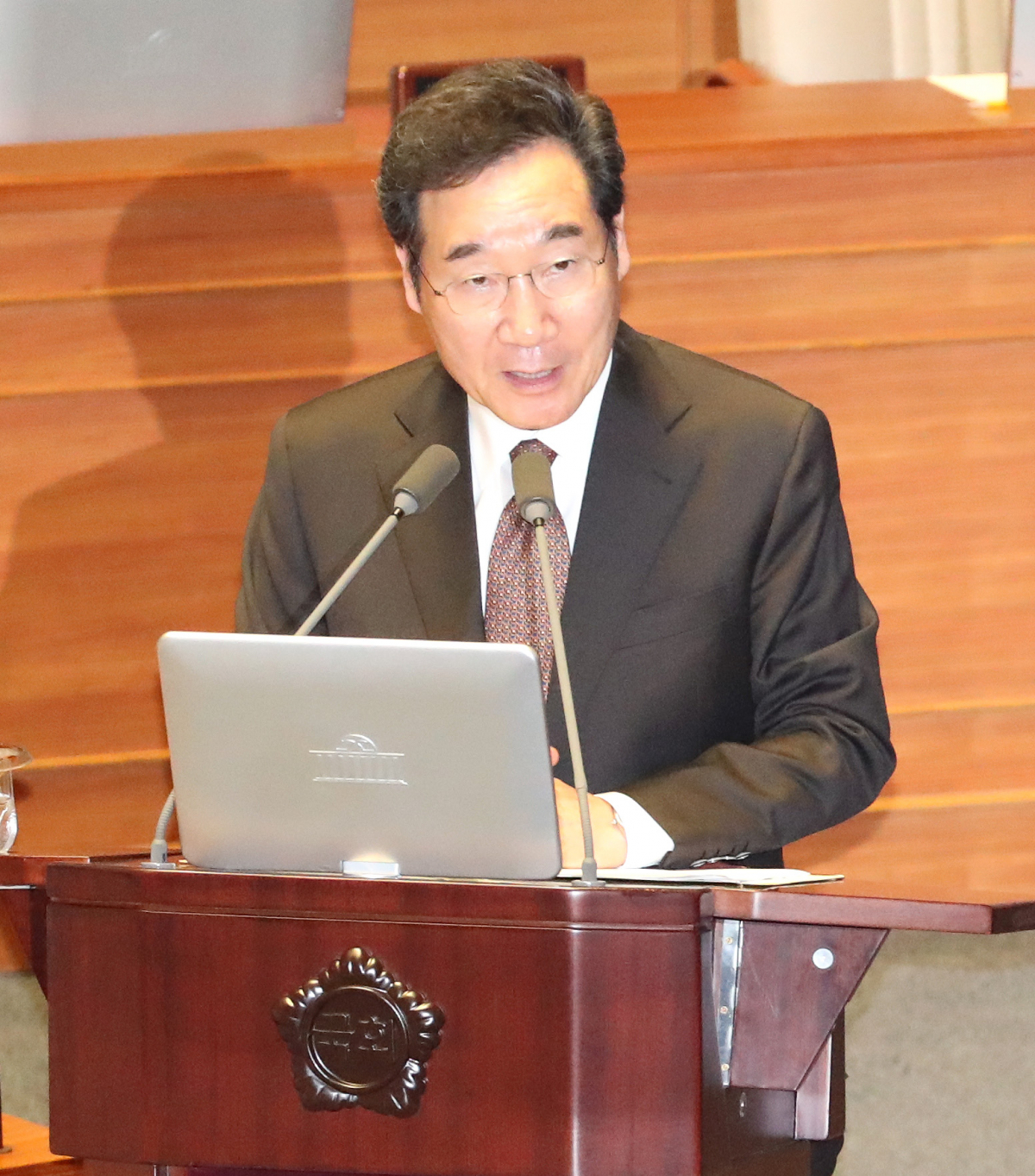 ▲이낙연 국무총리가 30일 오후 국회 본회의장에서 열린 경제분야 대정부 질문에서 질의에 답하고 있다.(연합뉴스)