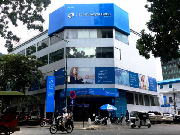 ▲캄보디아 프놈펜특별시에 위치한 ‘J트러스트 로얄 은행㈜(JTrust Royal Bank Ltd)’의 외관(사진 제공=제이트러스트그룹)