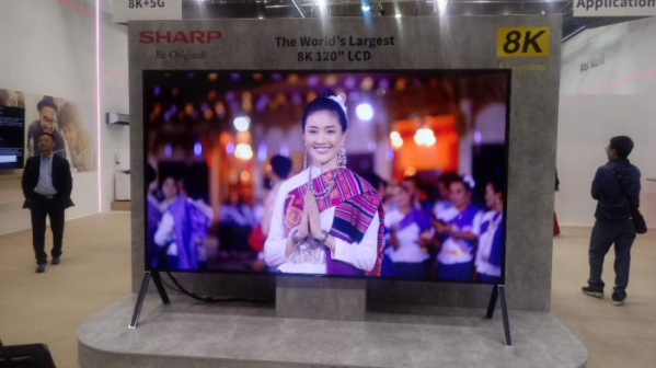 ▲샤프가 독일 베를린에서 열린 IFA 2019에서 120형 8K LCD TV를 선보였다.  (한영대 기자 yeongdai@)