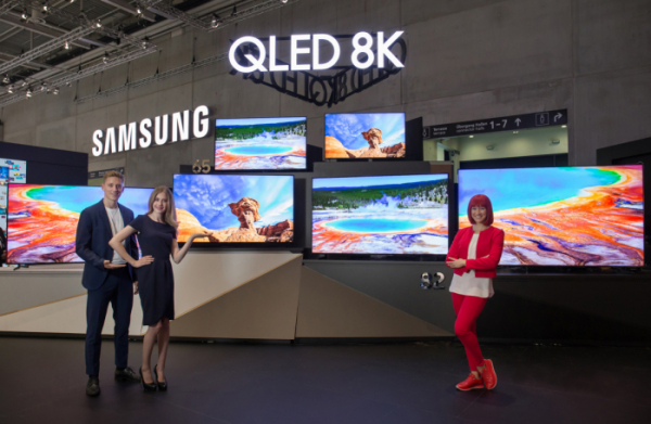 ▲이달 초 베를린에서 열린 IFA 2019에서 전시된 삼성전자 QLED TV 풀라인업(사진제공=삼성전자)