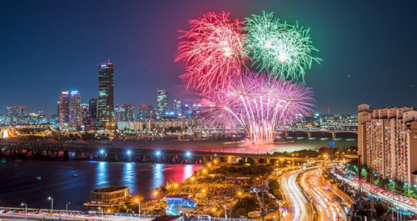 ▲2018년도 한화와 함께하는 서울세계불꽃축제 모습(사진 제공=한화)