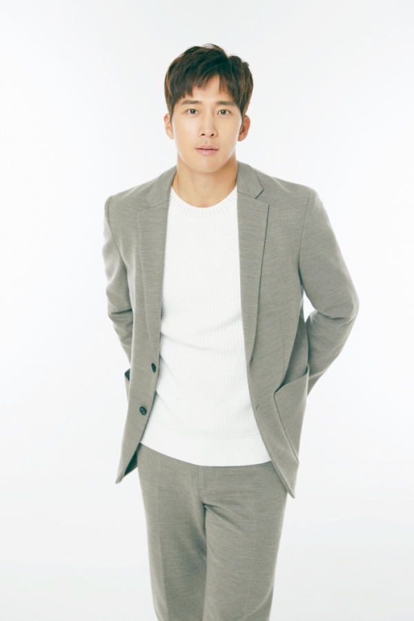 ▲이완(사진제공=스토리제이컴퍼니)