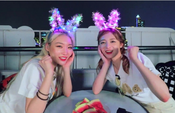 ▲'배틀 트립' 청하-주결경(사진제공=KBS2)