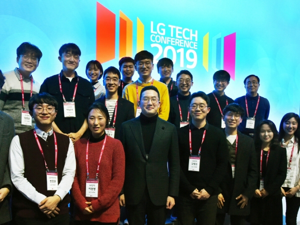 ▲구광모 LG그룹 회장이 지난해 2월 서울 강서구 LG사이언스파크에서열린 ‘LG 테크 콘퍼런스’에 직접 참석했다.  
 (사진제공=LG그룹)