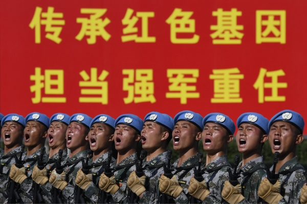 ▲중국 베이징에서 25일(현지시간) 군인들이 10월 1일 국경절 열병식에 앞서 행진 연습을 하고 있다. 베이징/AP연합뉴스
