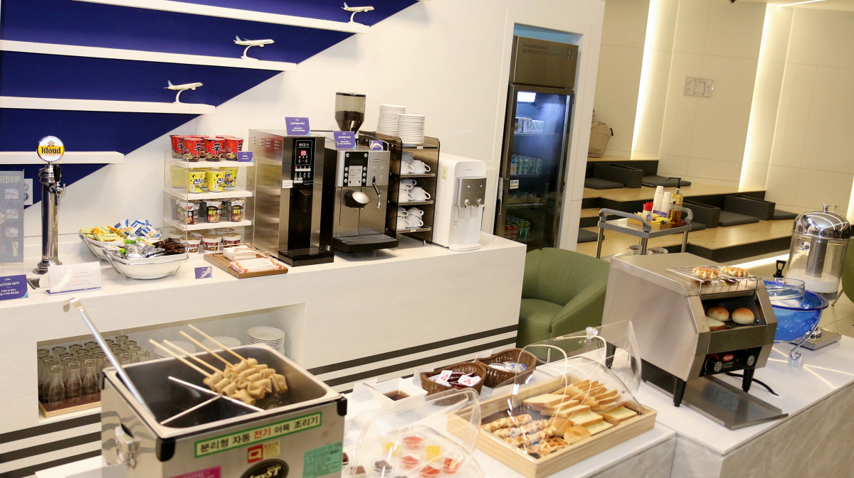 ▲에어부산 라운지.(사진제공=에어부산)