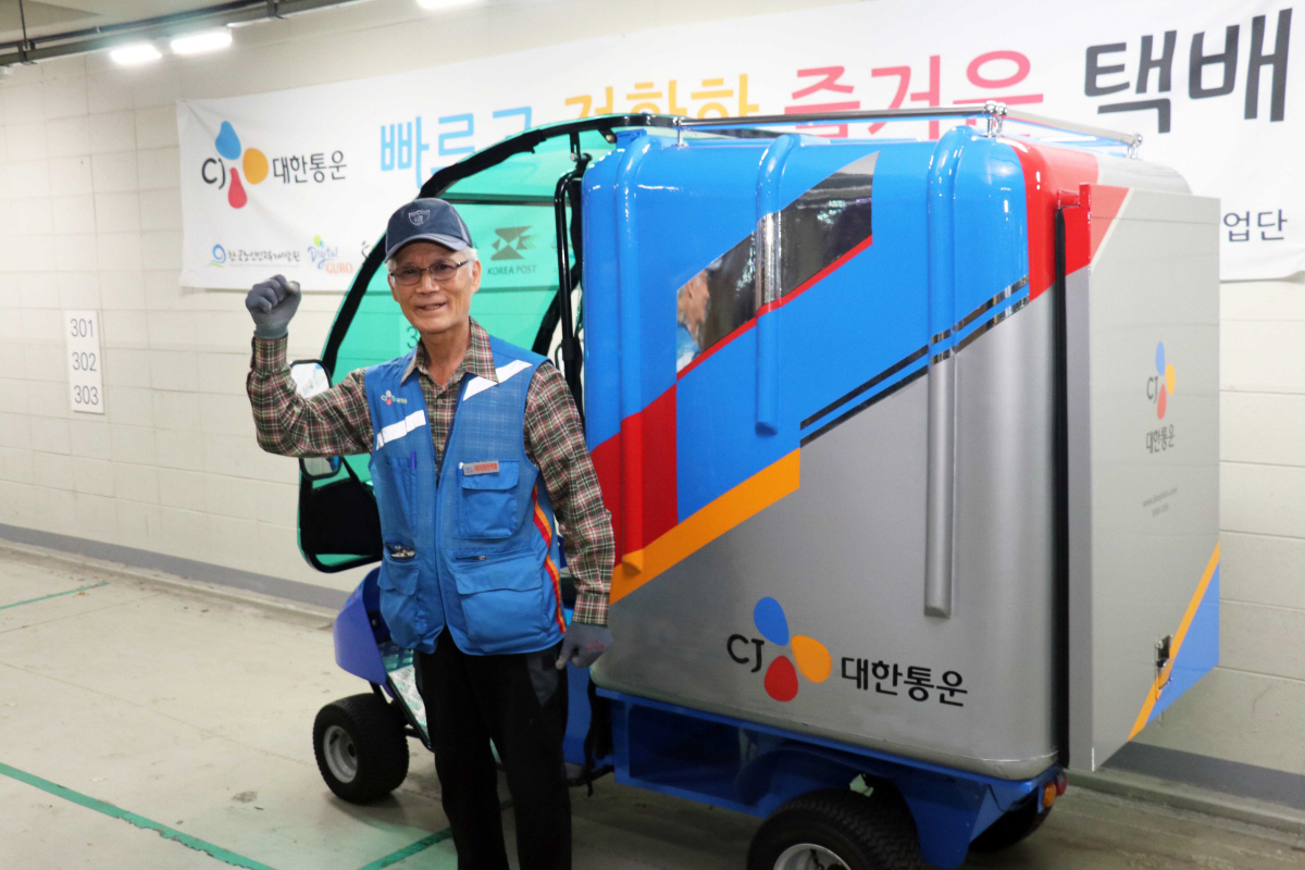 ▲2015년부터 CJ대한통운 실버택배 택배원으로 활동 중인 최병운(79) 씨.