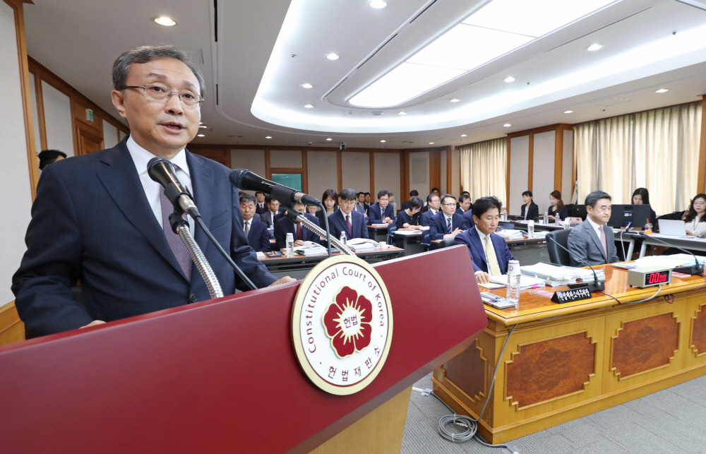 ▲4일 유남석 헌법재판소장이 국회 법제사법위원회 국정감사에 앞서 인사말을 하고 있다. (연합뉴스)