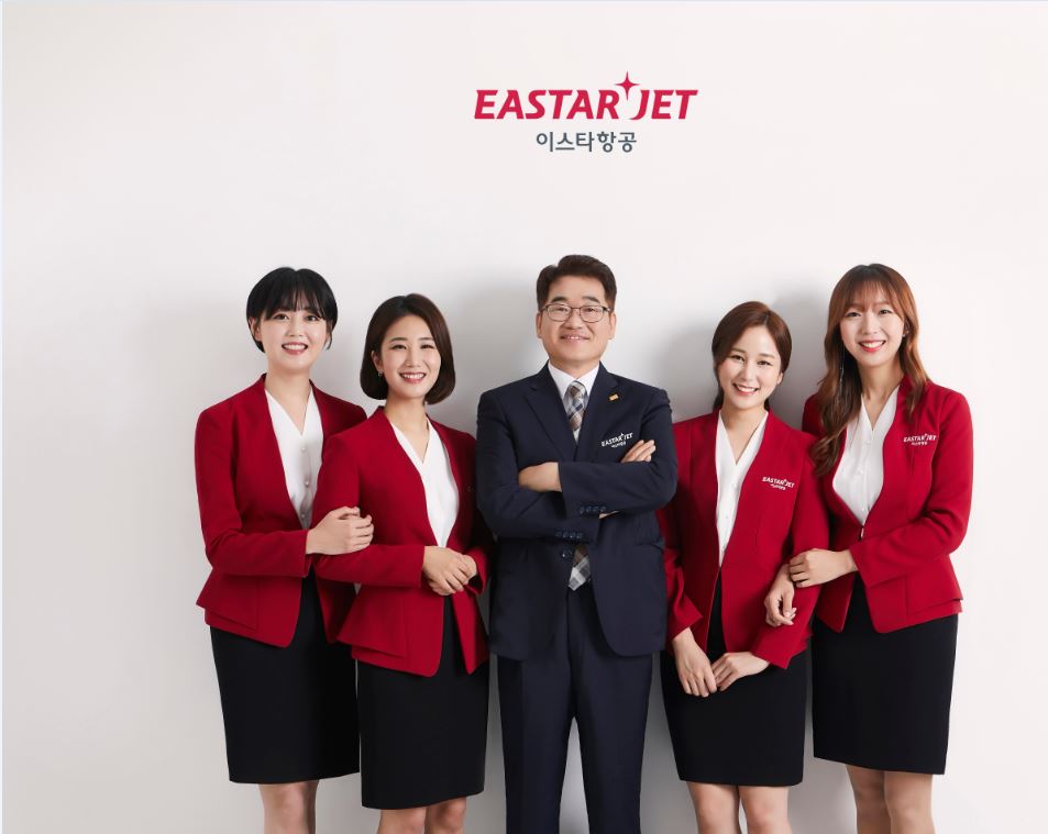 ▲이스타항공 바둑단. 가운데 강종화 감독, 왼쪽부터 채현지, 류승희, 정지우, 김규리 선수. (사진제공=이스타항공)