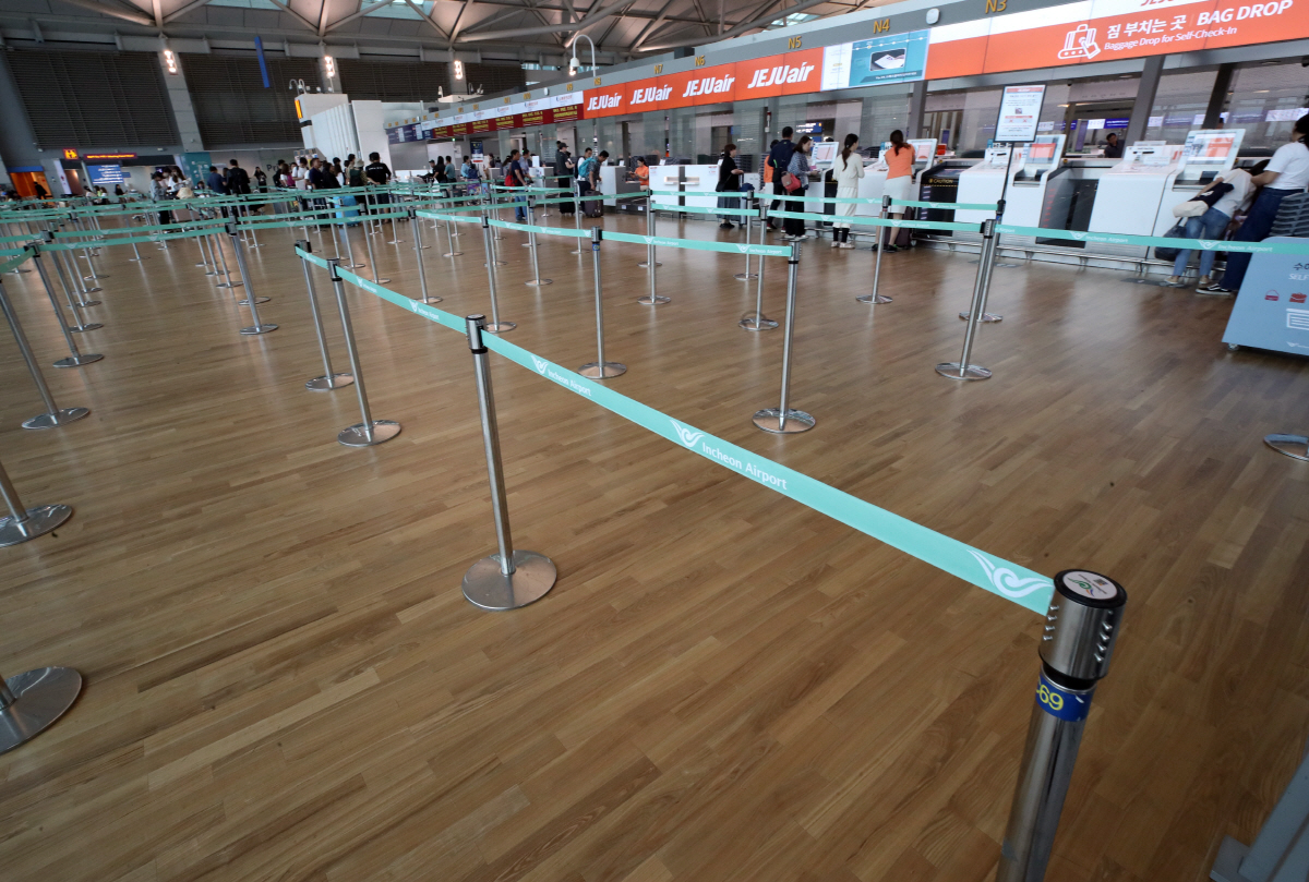 ▲9월 4일 인천국제공항 탑승수속 카운터가 일본행 항공기 수속 시간에 한산한 모습을 보이고 있다. 연합뉴스
