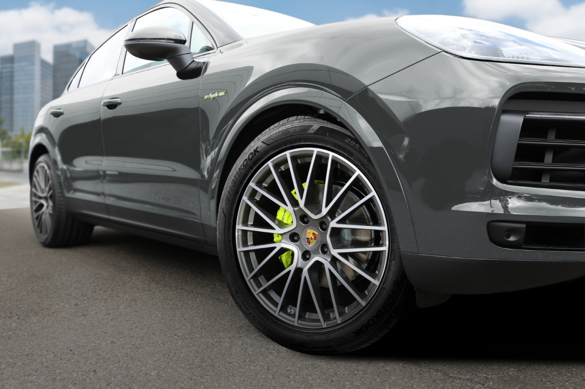 ▲한국타이어앤테크놀로지가 독일 스포츠카 브랜드 포르쉐의 프리미엄 SUV 모델인 3세대 ‘카이엔(Cayenne)’에 ‘벤투스 S1 에보3 SUV(Ventus S1 evo 3 SUV)’를 신차용 타이어로 공급한다. (사진제공=한국타이어)