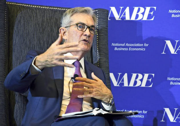 ▲제롬 파월 미국 연방준비제도 의장이 8일(현지시간) 콜로라도주 덴버에서 강연을 하고 있다. AP연합뉴스
