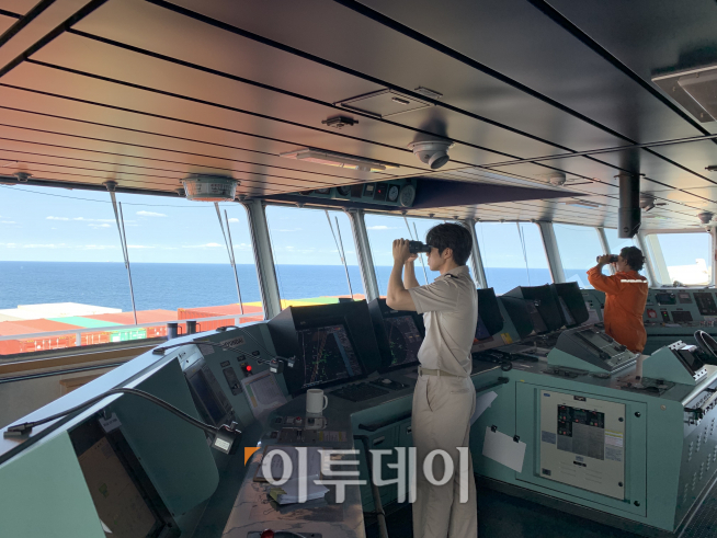 ▲배의 가장 높은 곳에 위치해 있는 선박의 중심부인 브릿지(조종실). 하유미 기자 jscs508@