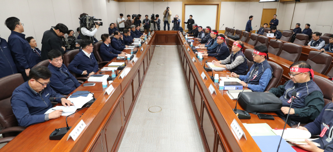 ▲서울교통공사 노사는 15일 열린 임금협상 교섭에서 7시간 가량 협상을 진행했지만 합의점을 찾지 못하고 ‘협상 결렬’을 선언했다. (사진 = 연합뉴스)