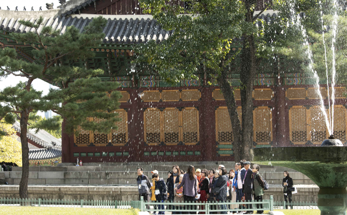 ▲대한치매학회는 국립현대미술관과 덕수궁에서 치매 환자와 보호자를 위한 ‘일상예찬’ 하반기 프로그램을 개최한다.(대한치매학회)