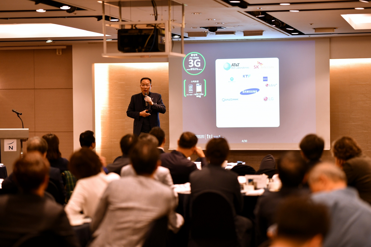 ▲강연 중인 홍대식 교수(제공=벤처기업협회)