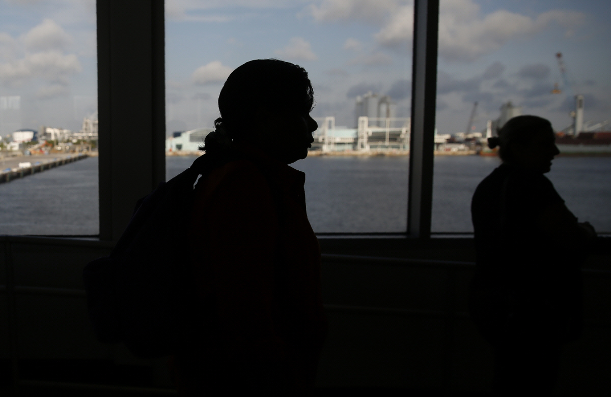 ▲미국 플로리다주에서 한 여객선이 승객이 탑승한 모습. 미국/AP 연합뉴스.