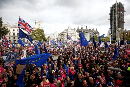 ▲영국 런던에서 19일(현지시간) 브렉시트 국민투표 재실시를 요구하는 대규모 시위가 벌어지고 있다. 런던/로이터연합뉴스
