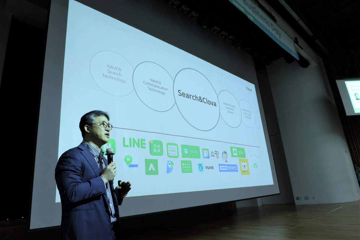 ▲정석근 네이버 클로바 비즈니스 리더가 18일 오후 '클로바 AI 비즈니스 데이'(Clova AI Business Day)에서 클로바 인공지능(AI) 기술의 현황과 방향성에 대해 설명하고 있다. (네이버 제공)