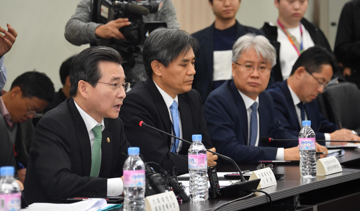 ▲김용범 기획재정부 1차관이 24일 나라키움 여의도 빌딩에서 ‘민관합동 농업계 간담회’를 주재하고 모두발언을 하고 있다. (사진제공=기획재정부)