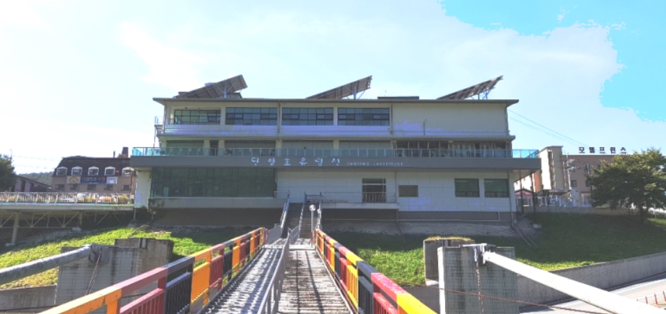 ▲새 단장한 충주호 관광선 단양영업소. (사진제공=충주호관광선)