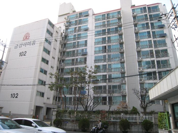 ▲서울 성동구 성수동2가 836 금강아미움아파트 102동. (사진 제공=지지옥션)
