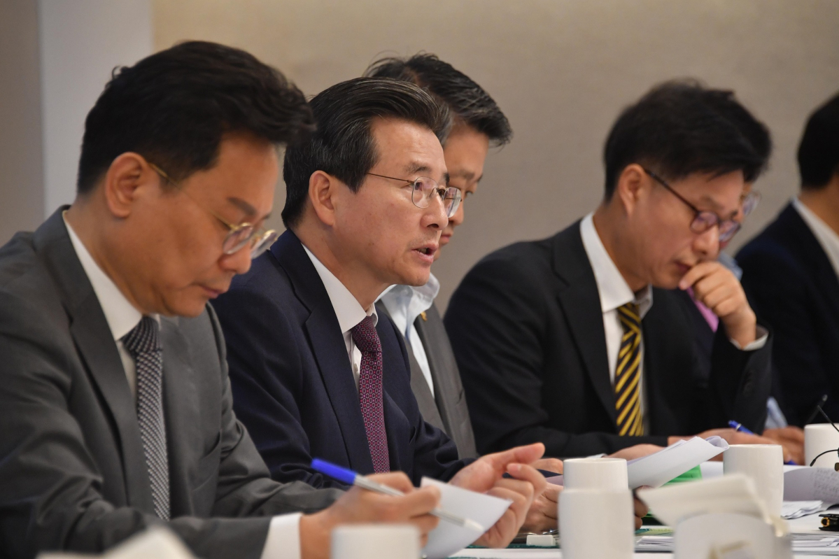 ▲김용범 기획재정부 1차관이 10월 25일 광화문 정부서울청사에서 ‘제11차 혁신성장 전략점검회의’를 주재하고 모두발언을 하고 있다. (사진제공=기획재정부)