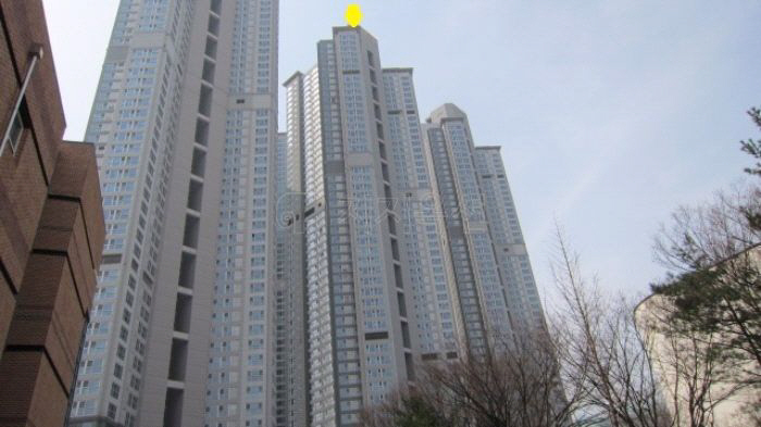 ▲경기 고양시 일산서구 탄현동 일산두산위브더제니스 102동.(사진 제공=지지옥션)
