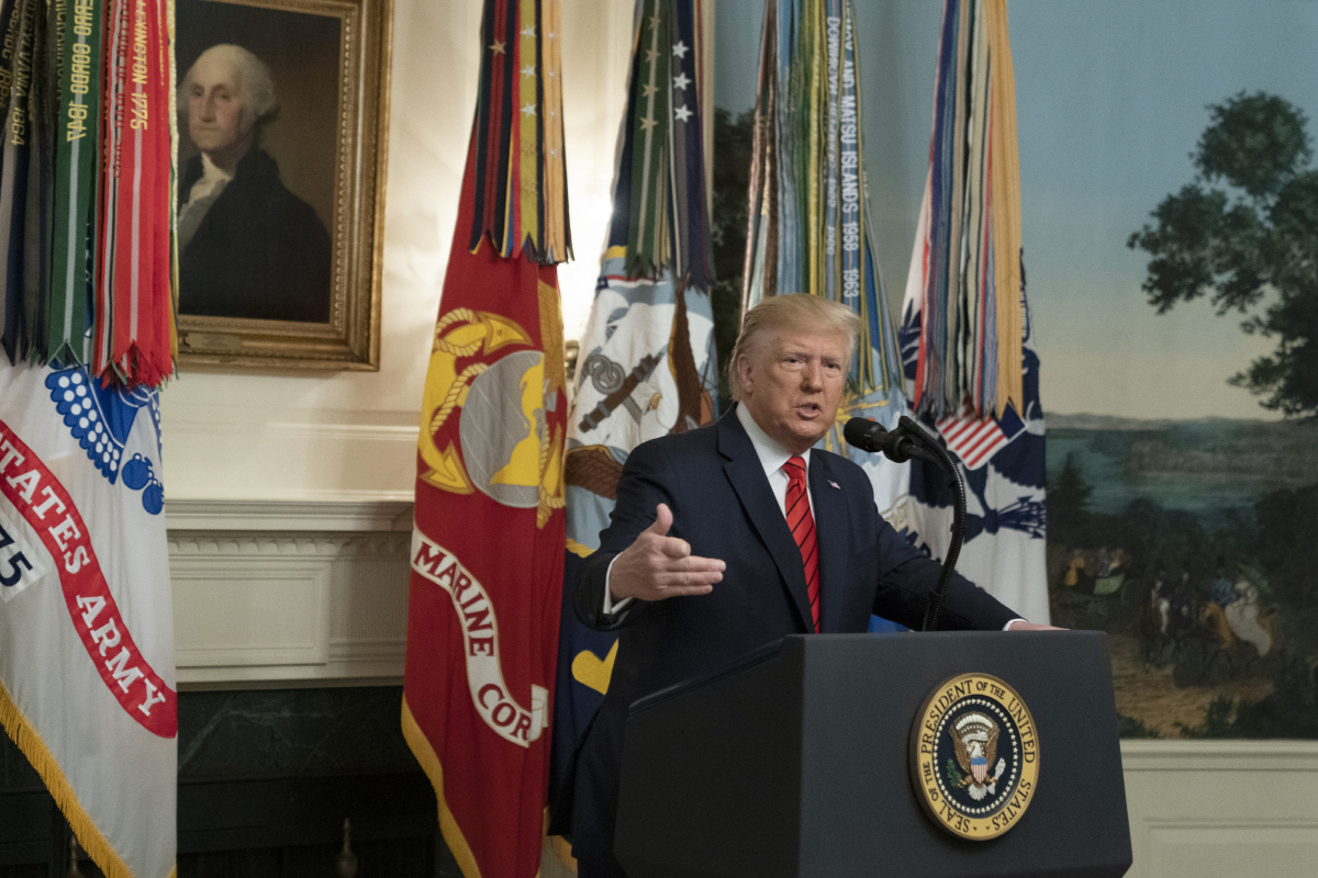 ▲도널드 트럼프 미국 대통령이 27일(현지시간) 미국 워싱턴 DC에서 극단주의 테러조직 이슬람국가(IS)의 수괴인 아부 바르크 알바그다디의 사망과 관련해 성명을 발표한 뒤 기자들의 질문에 답하고 있다. 워싱턴DC/UPI 연합뉴스.
