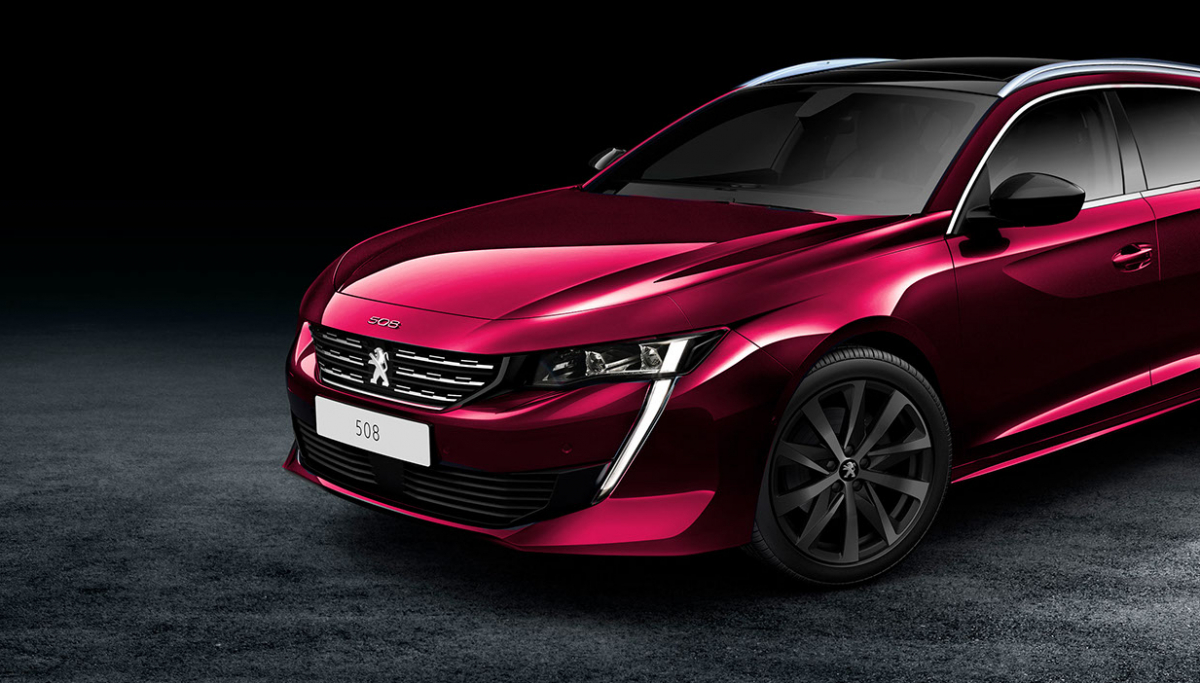 ▲전조등에서 시작한 LED 타입 주간주행등이 앞범퍼 깊숙이 파고든 푸조 508.          (사진제공=PSA그룹미디어 )