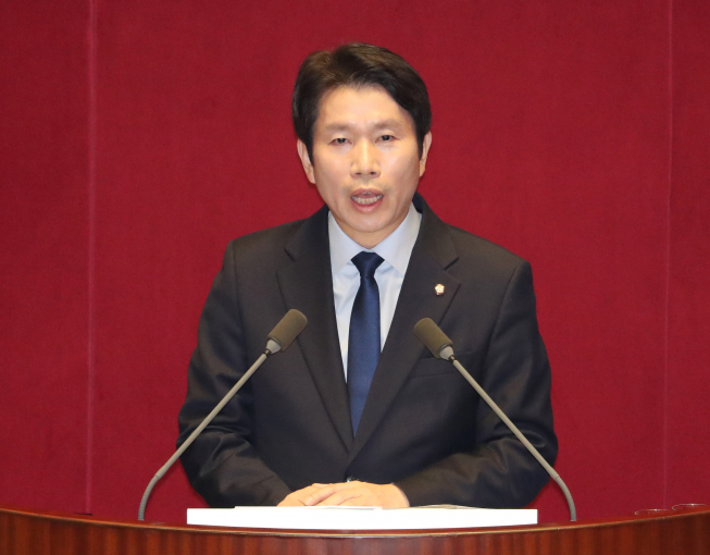 ▲더불어민주당 이인영 원내대표가 28일 오전 국회 본회의장에서 교섭단체 대표연설을 하고 있다. (연합뉴스)