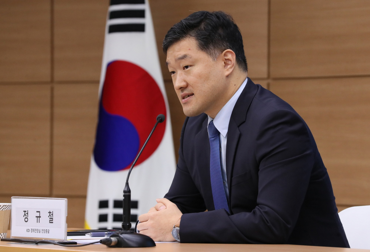 ▲정규철 KDI 경제전망실 연구위원이 28일 오전 정부세종청사에서 최근 물가상승률 하락에 대한 평가와 시사점에 대해 설명하고 있다. (뉴시스)