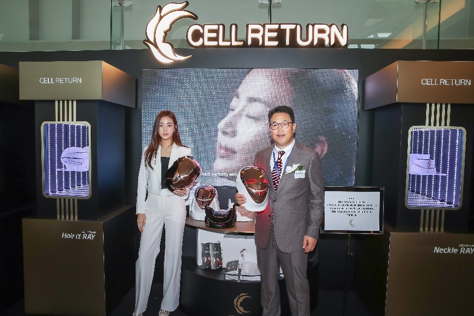 ▲셀리턴 싱가포르 항공 파트너십 체결 (좌측 강소라, 우측 김일수 셀리턴 대표) (사진제공=셀리턴)