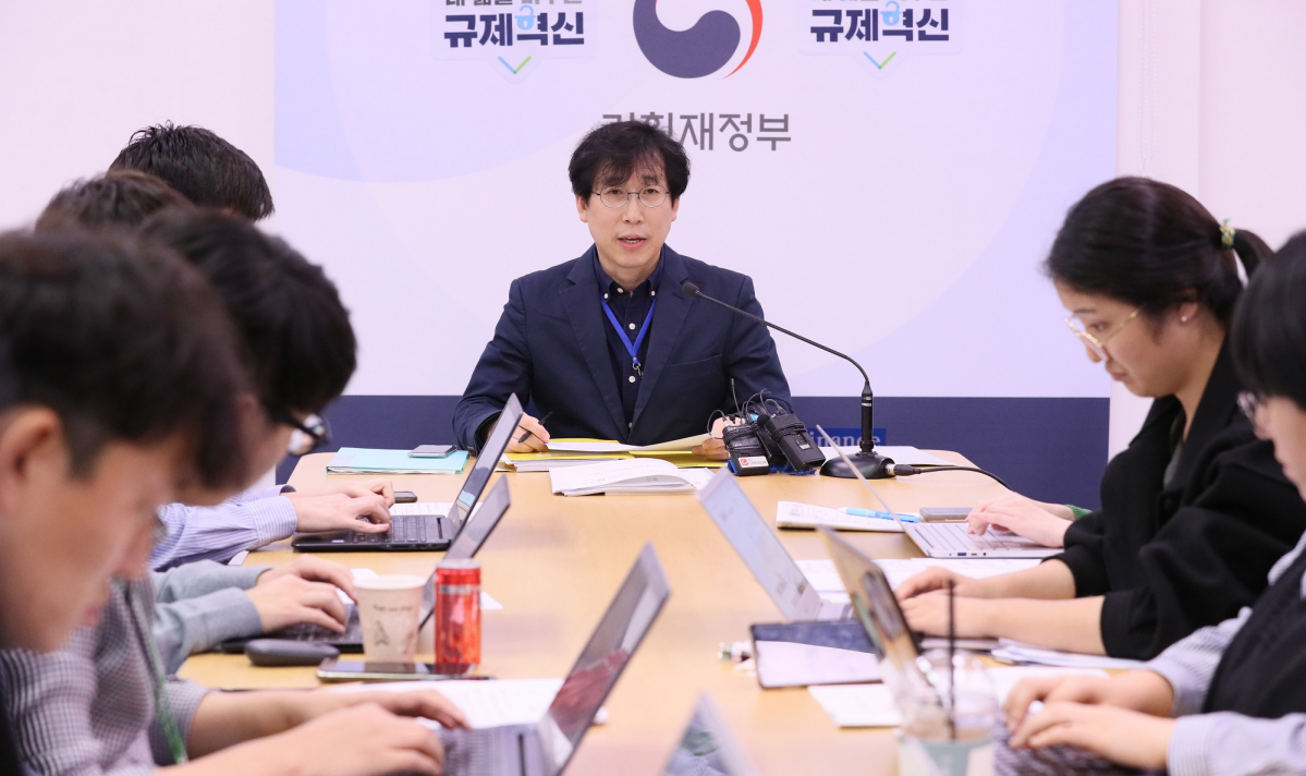 ▲정동욱 통계청 고용통계과장이 31일 오후 정부세종청사에서 근로형태별 부가조사에 대한 설명을 하고 있다.  (뉴시스)