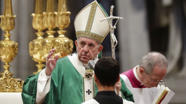 ▲프란치스코 교황이 6일 바티칸 성 베드로 성당에서 미사를 집전하고 있다. AP연합뉴스
