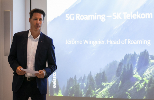 ▲제롬 윈가이어 스위스콤 로밍사업대표(Jerome Wingeier / Head of Roaming)가 SKT와 5G로밍 협력에 대해 설명 하고 있다.(사진제공=SK텔레콤)