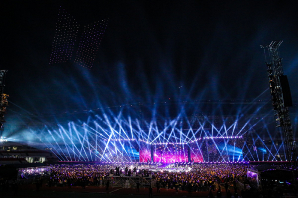 ▲드론쇼 전경(사진제공=빅히트엔터테인먼트)