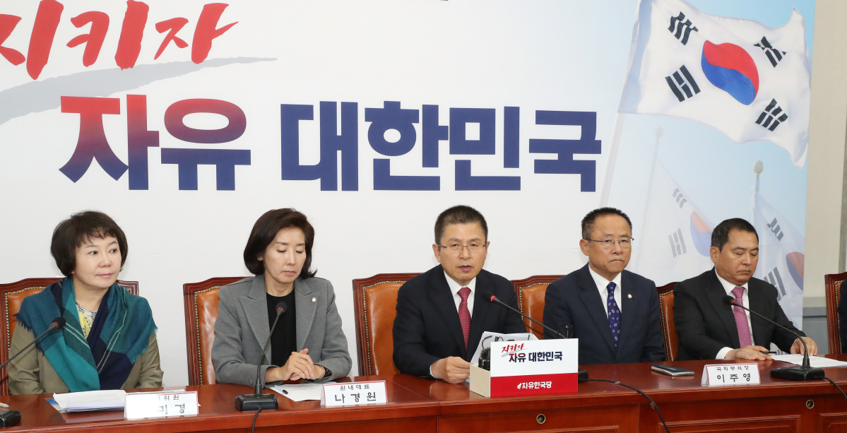 ▲자유한국당 황교안 대표(가운데)가 6일 오전 국회에서 열린 최고위원-중진의원 연석회의에서 발언하고 있다. (연합뉴스)