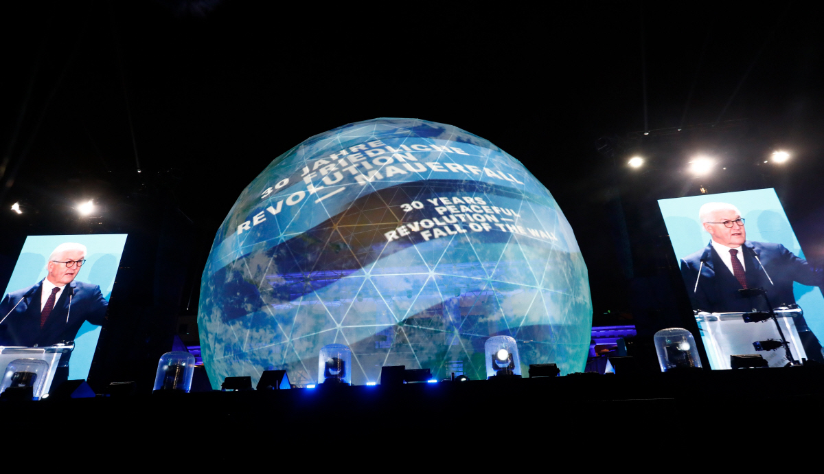 ▲2019년 11월 9일(현지시간) 베를린 장벽 붕괴 30주년 기념식에서 연설하는 프랑크-발터 슈타인마이어 독일 대통령. 베를린/AFP연합뉴스