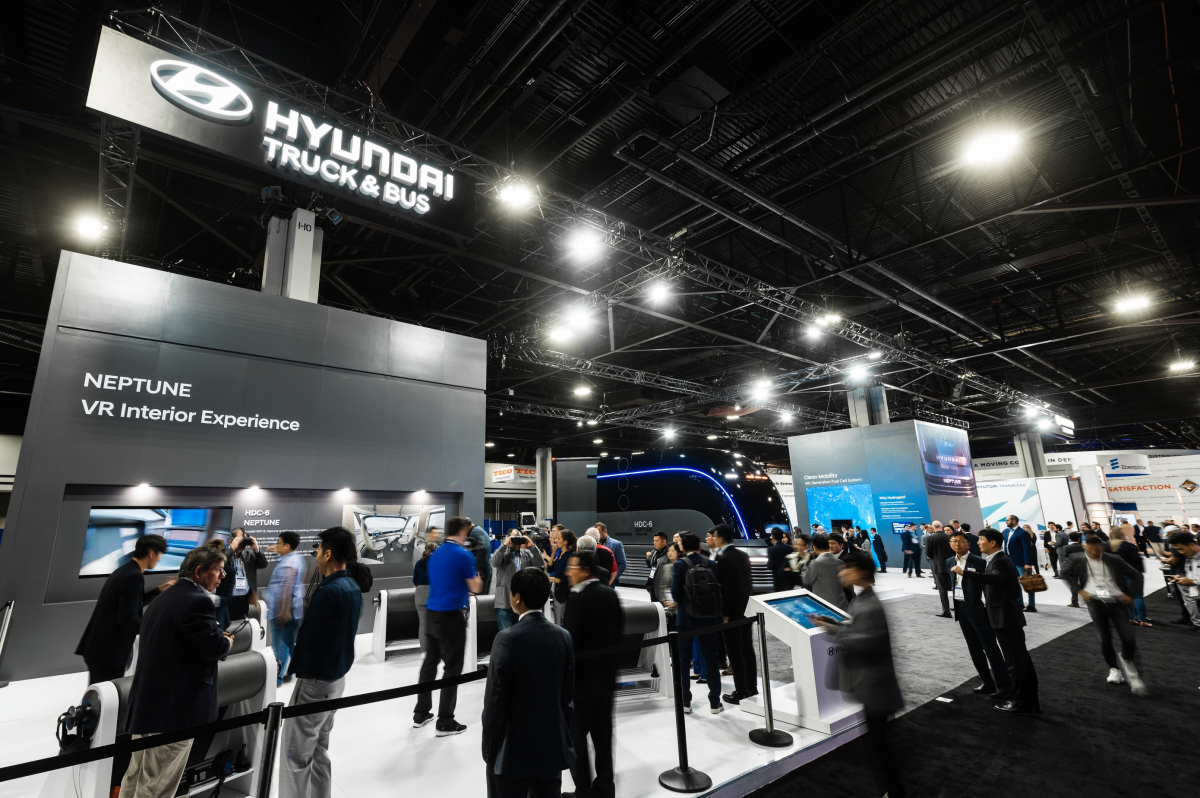▲지난달 28일(현지시간) ‘2019 북미 상용 전시회’에 마련된 현대차 수소트럭 넵튠의 가상현실 체험 부스.  (사진제공=현대차)