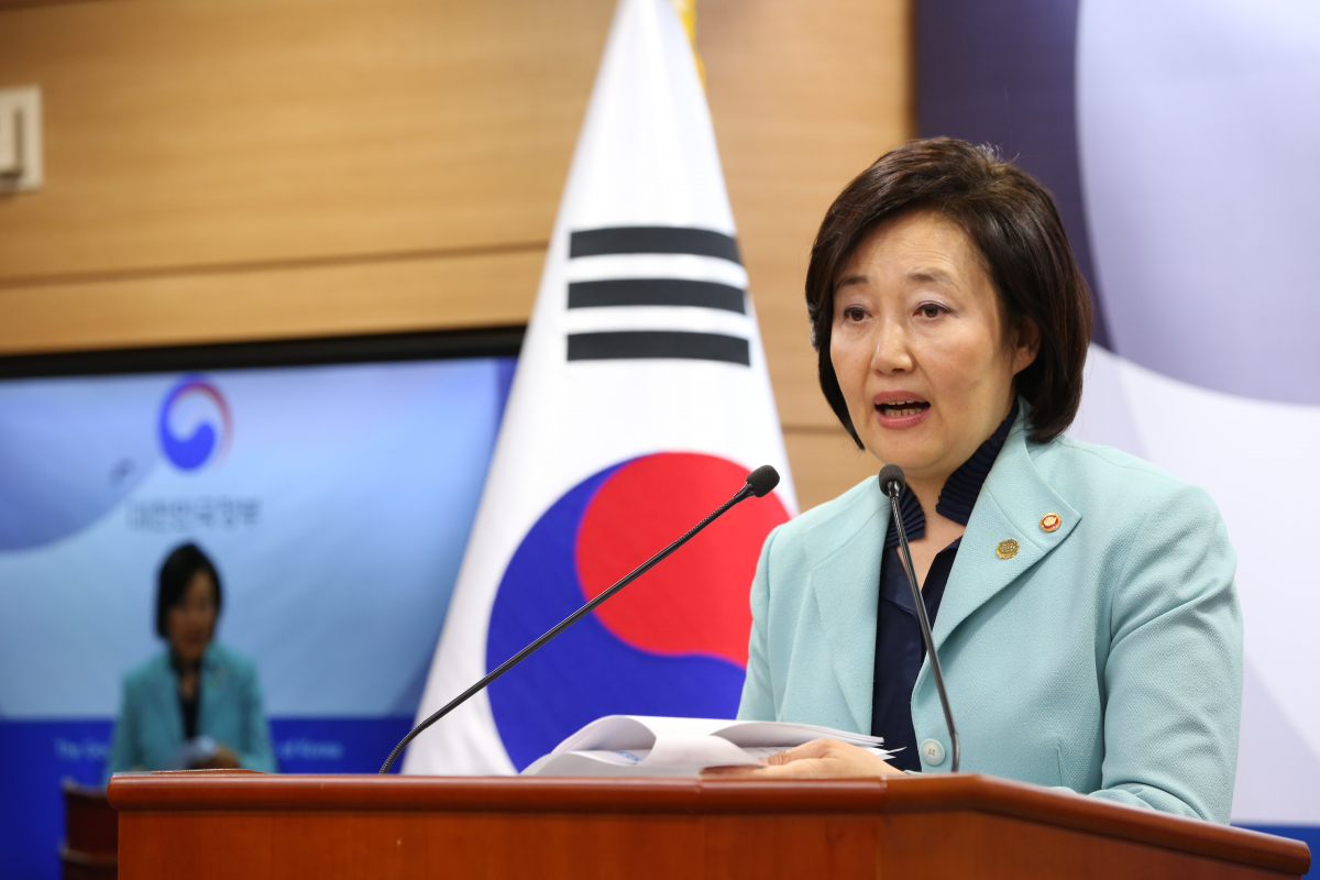 ▲박영선 중기부 장관이 12일 정부세종청사에서 제 2차 규제자유특구 지정 결과에 대해 발표하고 있다. 중소벤처기업부 제공