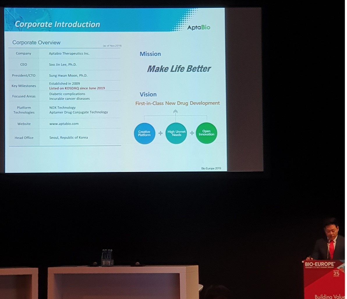 ▲12일(현지시간) 열린 2019 바이오-유럽에서 한미약품 출신 최원경 부장이 회사를 소개하고 있다. (사진제공=압타바이오)