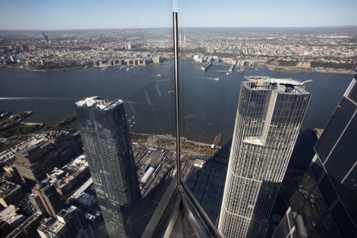 ▲뉴욕 맨해튼 허드슨 야드의 최고층 건물 ‘30 허드슨 야드’ 꼭대기에 있는 전망대에서 바라본 전경. 맨해튼/AP연합뉴스
