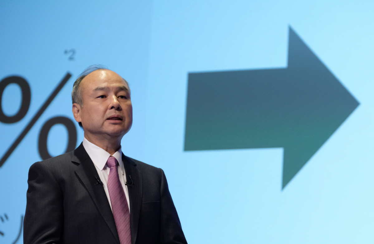 ▲손정의 일본 소프트뱅크그룹 회장이 6일(현지시간) 도쿄에서 실적 발표 기자회견을 하고 있다. 도쿄/AFP연합뉴스.