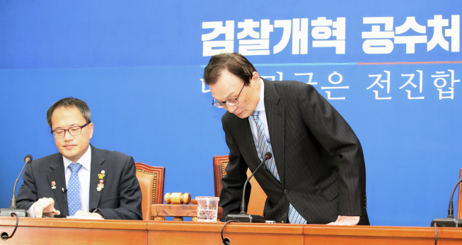 ▲더불어민주당 이해찬 대표가 18일 오전 서울 여의도 국회에서 열린 최고위원회의에 참석하고 있다. (연합뉴스)