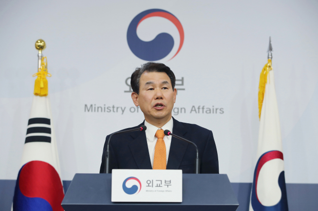 ▲내년도 주한미군의 방위비 분담금을 결정하는 제11차 한미 방위비분담 특별협정(SMA) 제3차 회의가 19일 파행 끝에 조기 종료된 가운데 정은보 한국 측 협상 수석대표가 외교부 브리핑룸에서 정부 입장과 협상 상황 등을 발표하고 있다. (연합뉴스)