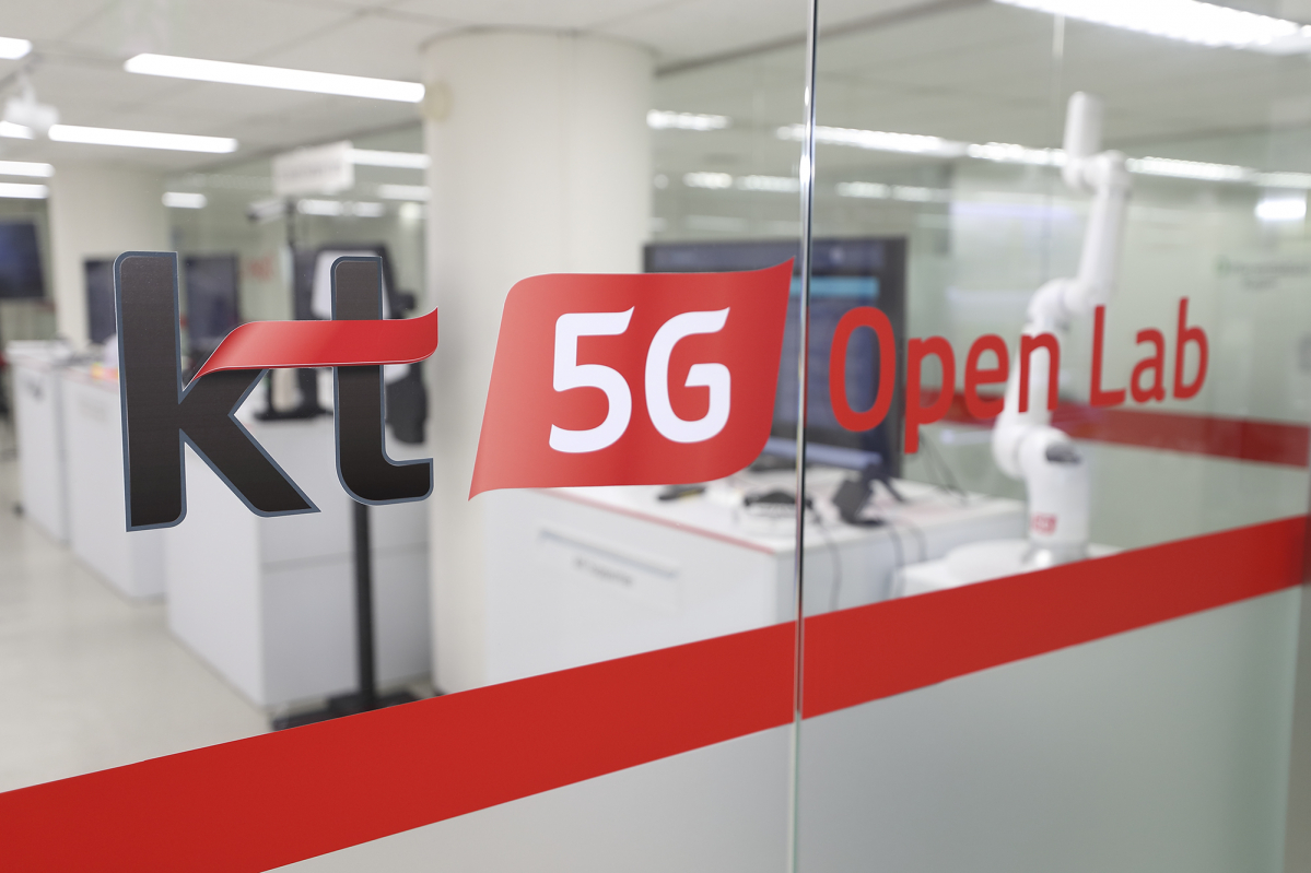 ▲서울시 서초구 우면동에 위치한 KT 연구개발센터 내 5G 오픈랩과 퓨처온. (사진제공=KT)