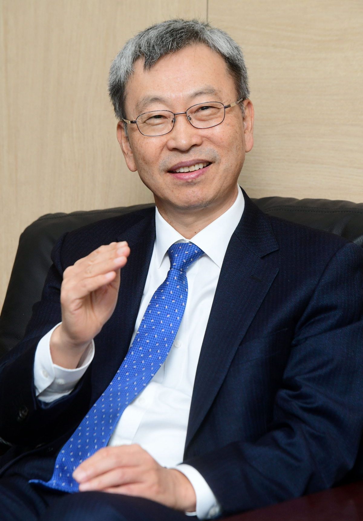 ▲정성인 한국벤처캐피탈협회장이 21일 서울 서초구 사무실에서 이투데이와의 인터뷰에 앞서 포즈를 취하고 있다. 고이란 기자 photoeran@