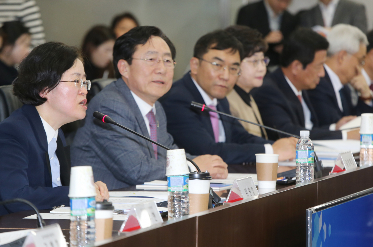 ▲조성욱 공정위원장(맨 왼쪽)이 인삿말을 하고 있다. (제공=중소기업중앙회)