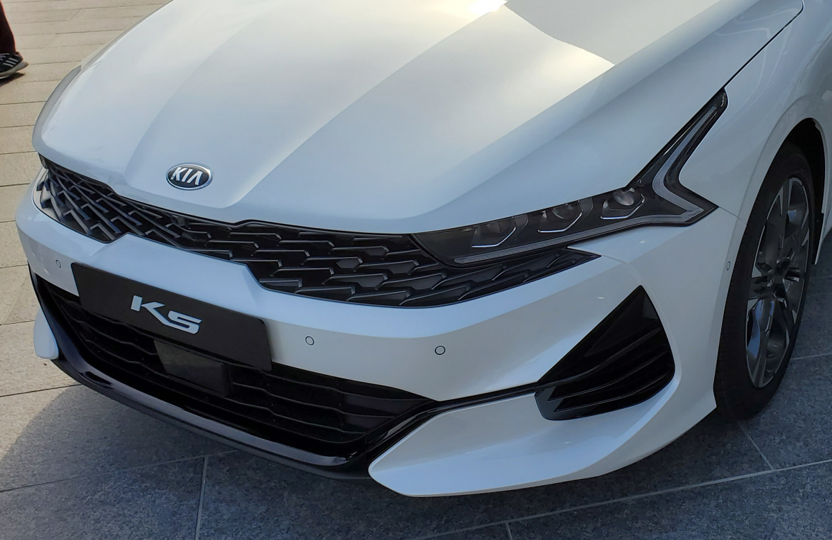 ▲프런트 그릴에 '호랑이 코' 모양을 심어넣었던 과거와 달리, 이제 차 전면부에 '타이거 페이스(호랑이 얼굴)'를 이미지로 담았다. (김준형 기자 junior@)